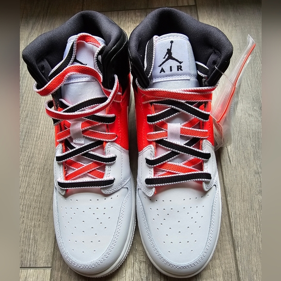 Air Jordan 1 Mid SE "White Infrared" Sneakers - Picture 2 of 10